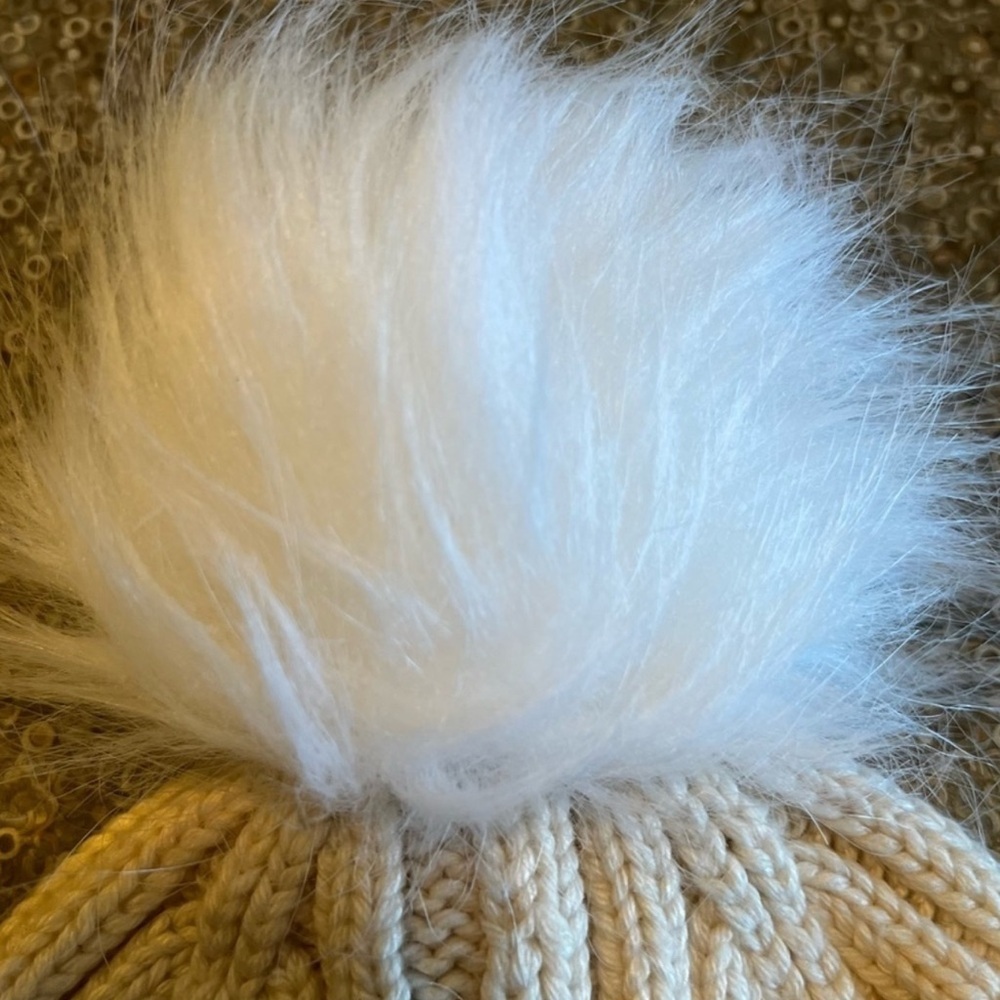 New with Tags -J.Crew- Ribbed pom-pom beanie Ivory 🍁❄️❄️ - Picture 6 of 8